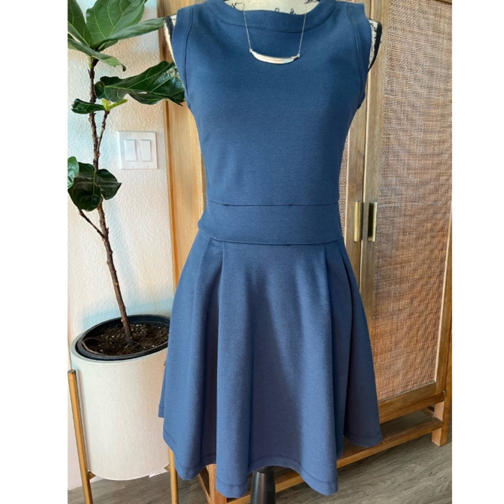 Sustainable Amour Vert Poppy Dress - Navy blue